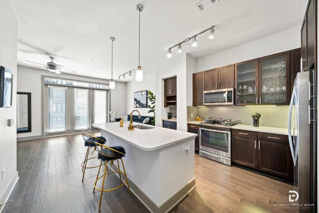 Downtown Houston Deluxe King Suite With Spa Amenities, Pool And Free Parking Exterior foto