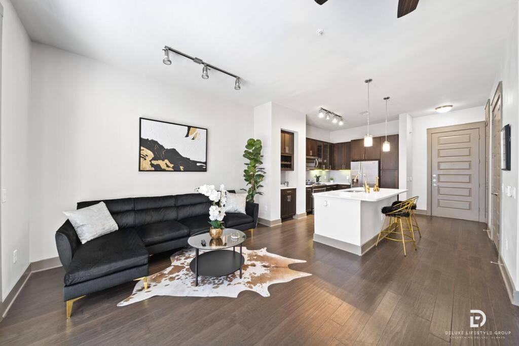 Downtown Houston Deluxe King Suite With Spa Amenities, Pool And Free Parking Exterior foto