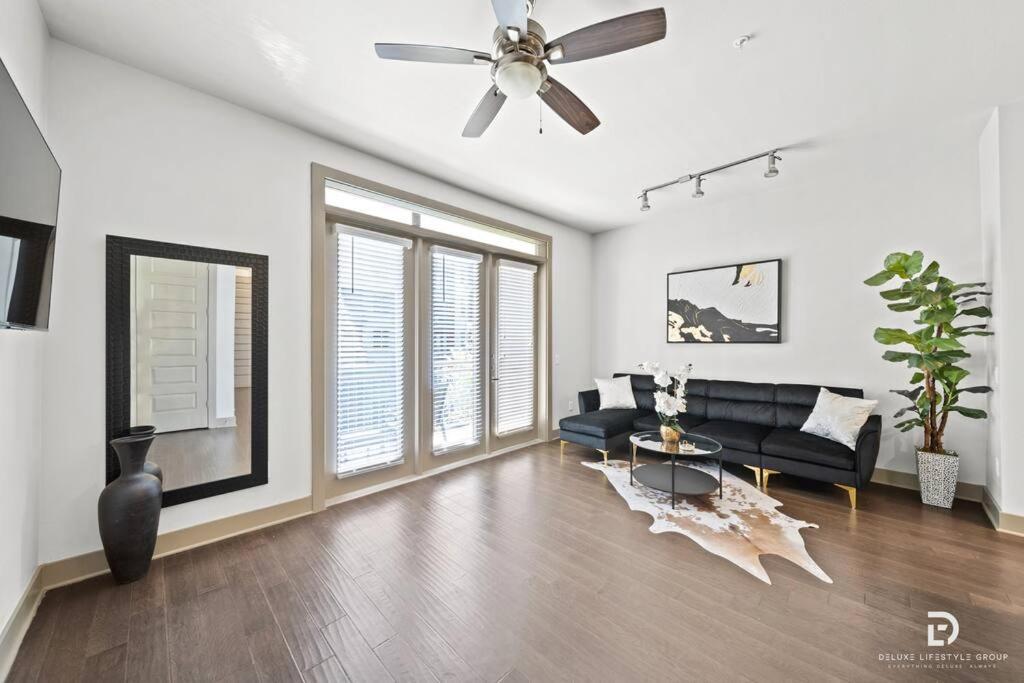 Downtown Houston Deluxe King Suite With Spa Amenities, Pool And Free Parking Exterior foto